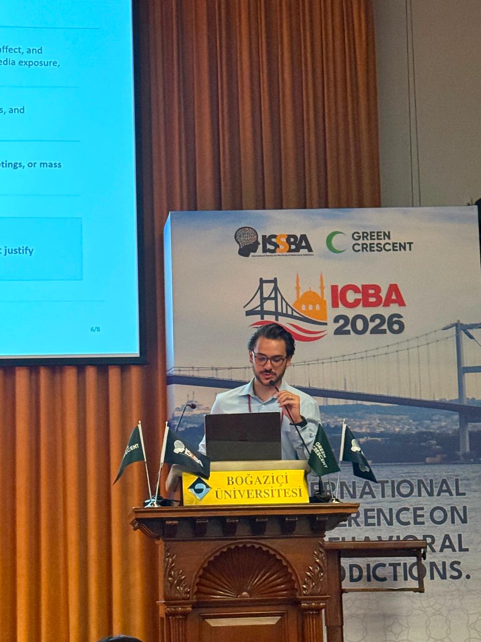Dr. Emilio palestrando na conferência internacional ICBA em Istanbul na Bogazici University